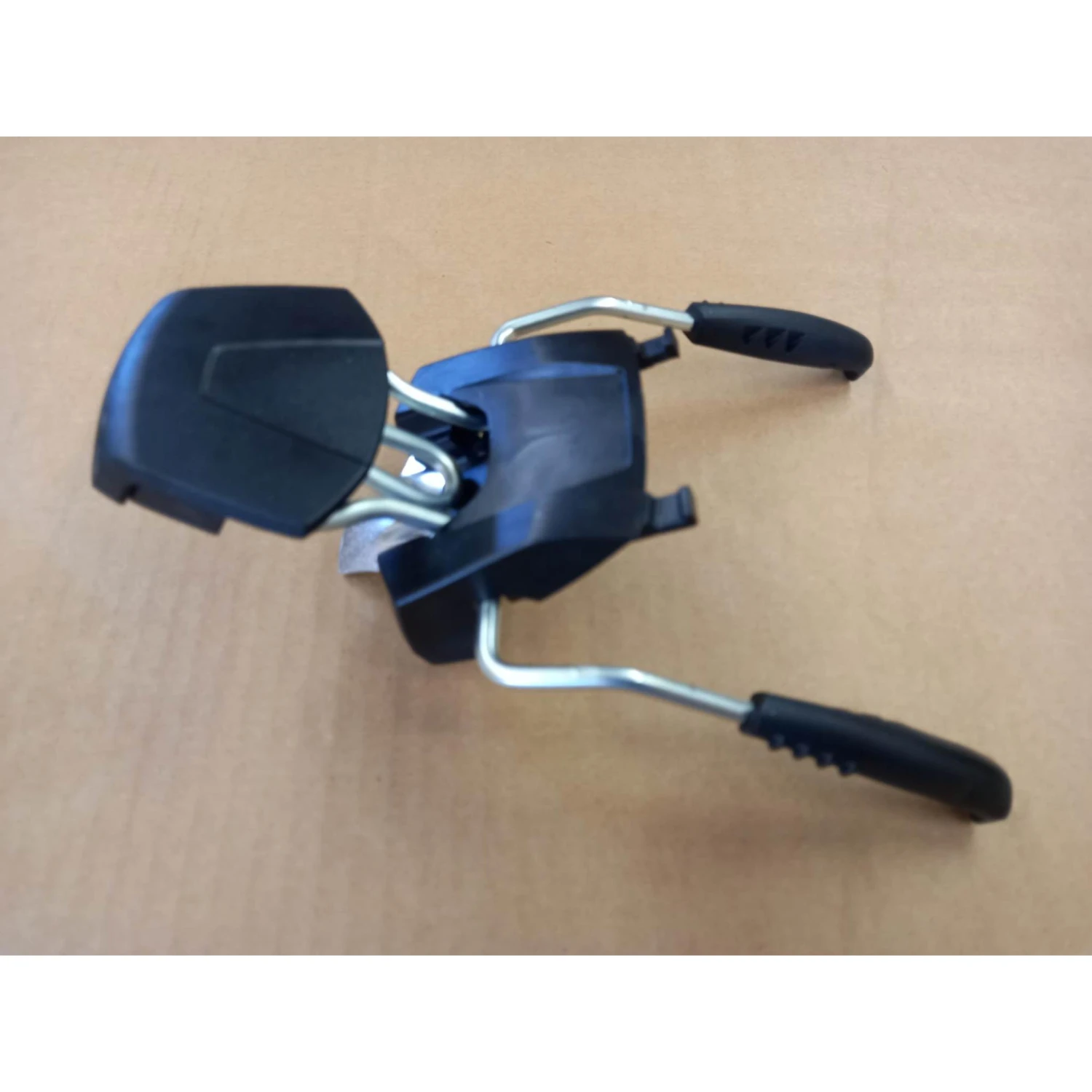 Pair Tyrolia/Head PR11 GW Ski Binding Black/White (Toe And Heel Piece Set ) C/w 85mm Brake 6 Pair Tyrolia/Head PR11 GW Ski Binding Black/White (Toe And Heel Piece Set ) C/w 85mm Brake - Image 4