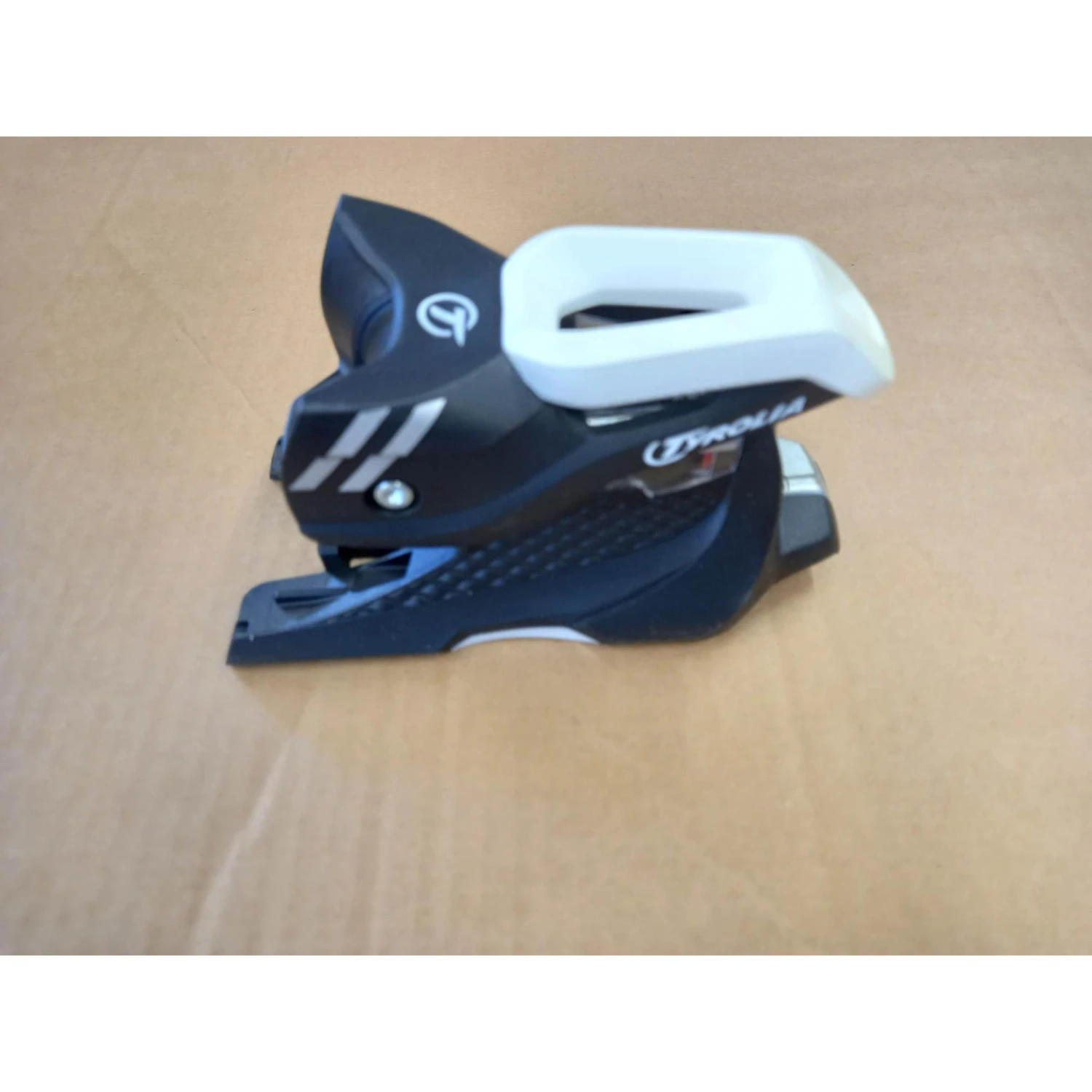Pair Tyrolia/Head PR11 GW Ski Binding Black/White (Toe And Heel Piece Set ) C/w 85mm Brake 4 Pair Tyrolia/Head PR11 GW Ski Binding Black/White (Toe And Heel Piece Set ) C/w 85mm Brake - Image 2